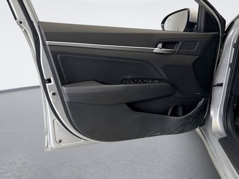 Used 2020 Hyundai Elantra Limited w/ Cargo Package (C1) image 9