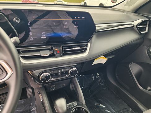 Used 2024 Chevrolet TrailBlazer LT w/ Convenience Package FWD image 15