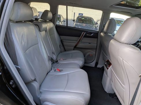 Used 2013 Toyota Highlander Limited image 23