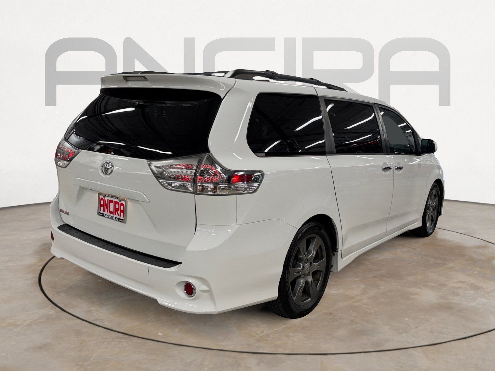 Used 2017 Toyota Sienna SE FWD image 11