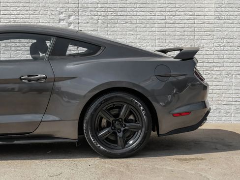Used 2018 Ford Mustang Coupe RWD image 12