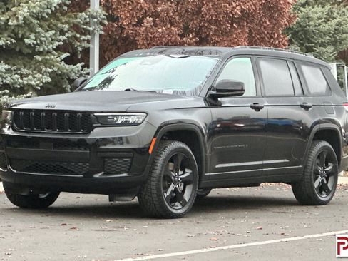 Used 2022 Jeep Grand Cherokee L Laredo image 8