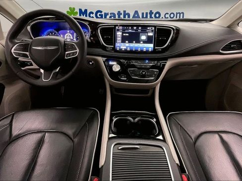 Used 2023 Chrysler Pacifica Limited FWD image 16