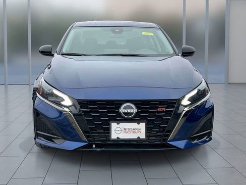 Used 2023 Nissan Altima 2.0 SR FWD image 2