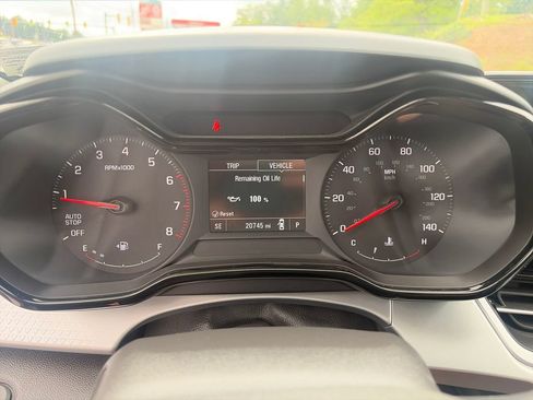 Used 2025 Chevrolet Trax LS w/ LS Convenience Package FWD image 16