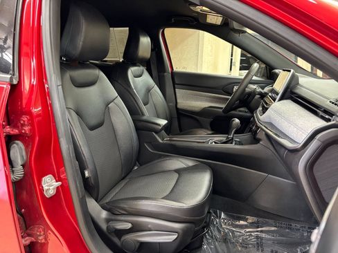Used 2025 Jeep Compass Latitude AWD/4WD image 36
