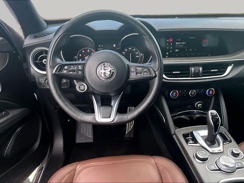 Used 2022 Alfa Romeo Stelvio Ti AWD/4WD image 5