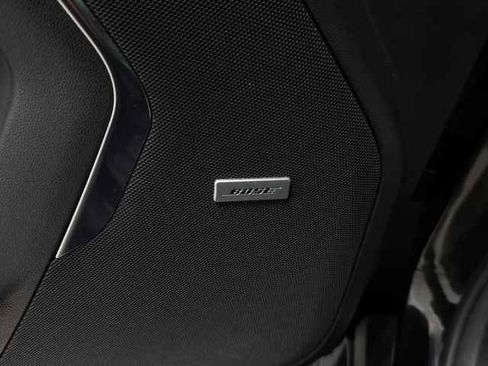 Used 2022 GMC Yukon XL SLT w/ SLT Premium Package image 19