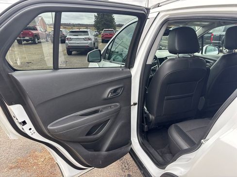 Used 2018 Chevrolet Trax LT w/ LT Convenience Package image 22