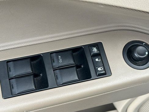 Used 2009 Dodge Caliber SXT image 11