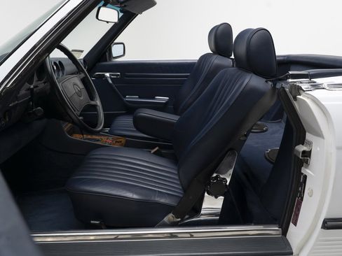 Used 1988 Mercedes-Benz 560 SL image 18