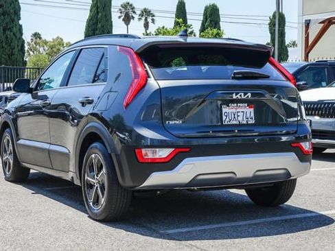 Used 2025 Kia Niro EX FWD image 8