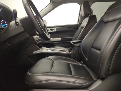 Used 2021 Ford Explorer XLT w/ Equipment Group 202A RWD image 17
