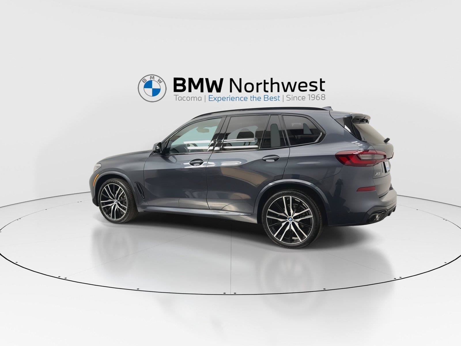 Used 2021 BMW X5 xDrive40i w/ M Sport Package AWD/4WD image 12