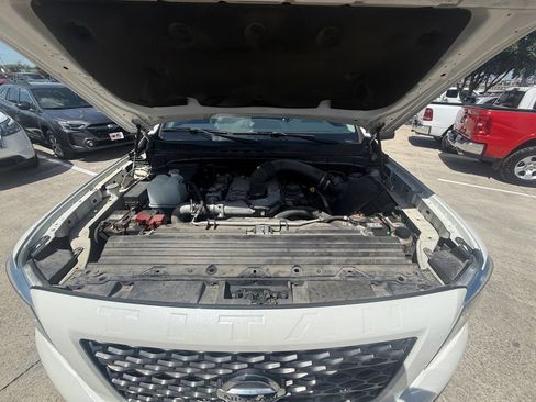 Used 2018 Nissan Titan PRO-4X w/ Pro-4x Convenience Package AWD/4WD image 19