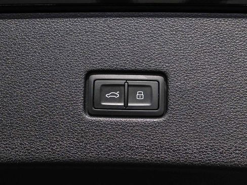 Used 2022 Audi Q8 Premium Plus image 39