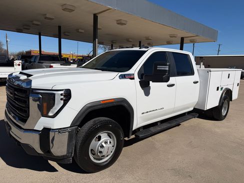 Used 2024 GMC Sierra 3500 Pro w/ Convenience Package image 1