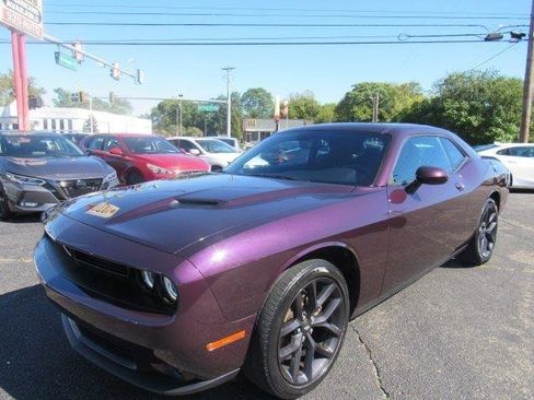 Used 2021 Dodge Challenger SXT w/ Driver Convenience Group RWD image 3