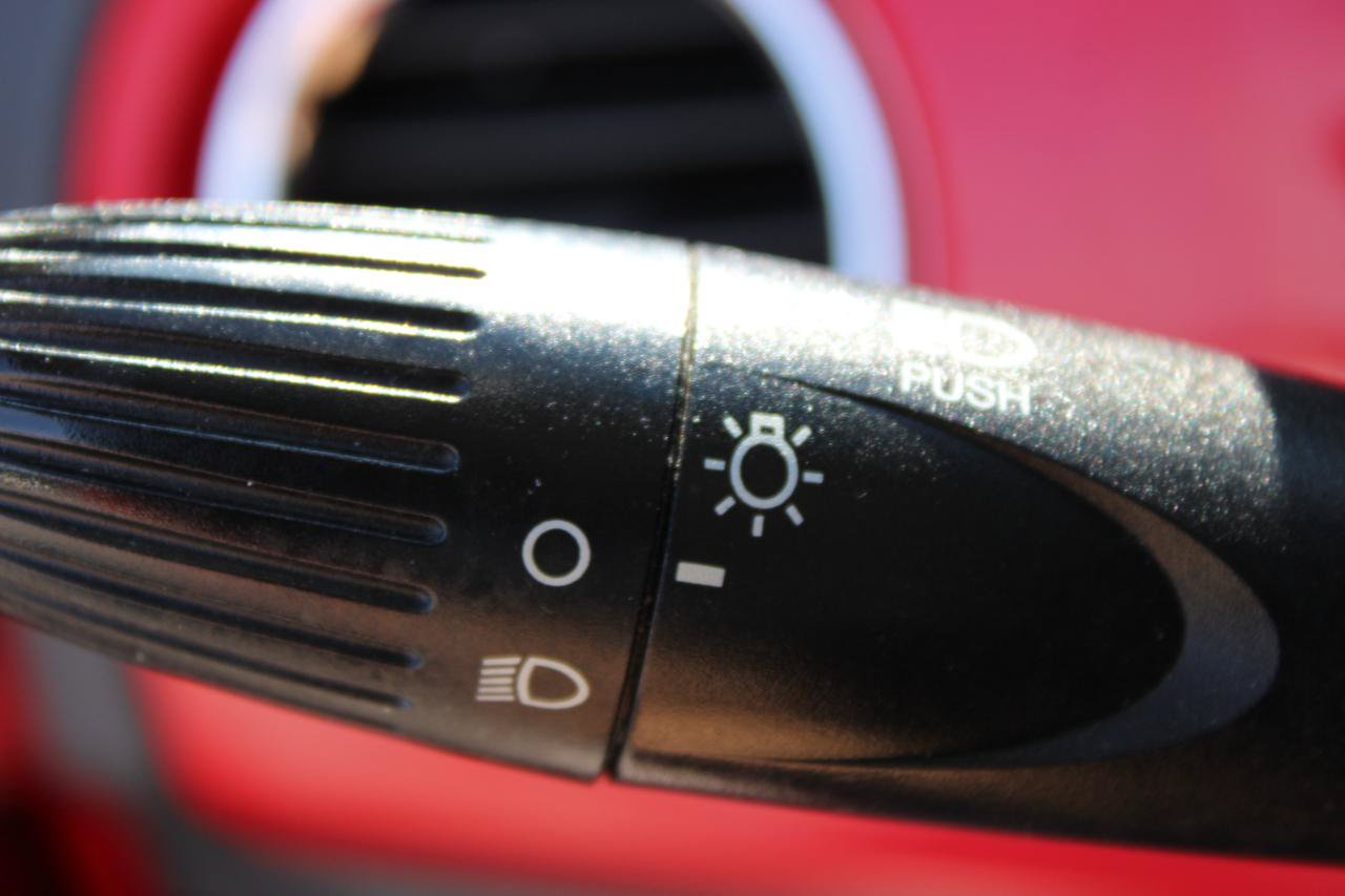 Used 2012 FIAT 500 Lounge w/ Luxury Leather Pkg FWD image 23