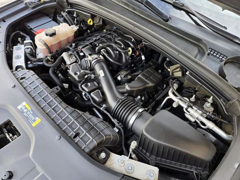 Used 2021 Jeep Grand Cherokee L Limited w/ Luxury Tech Group II image 12