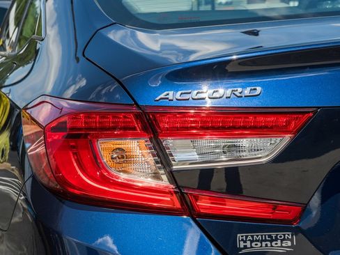 Used 2018 Honda Accord Touring image 7