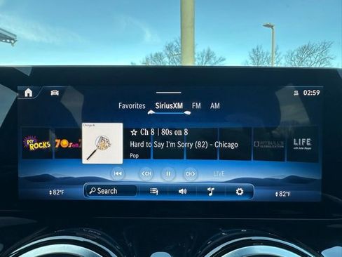 Used 2025 Mercedes-Benz GLB 250 4MATIC image 21