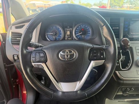 Used 2017 Toyota Sienna Limited AWD/4WD image 12