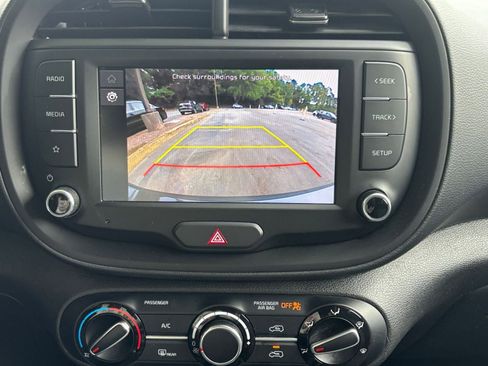 Used 2025 Kia Soul LX w/ LX Technology Package FWD image 23