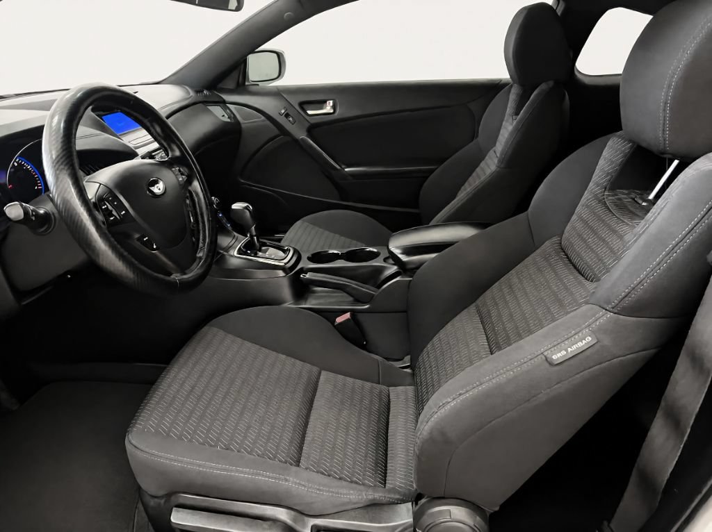 Used 2013 Hyundai Genesis 2.0T RWD image 7