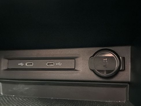 Certified 2025 Volkswagen Taos S FWD image 31