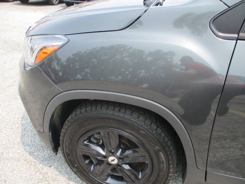 Used 2019 Chevrolet Trax LS FWD image 13