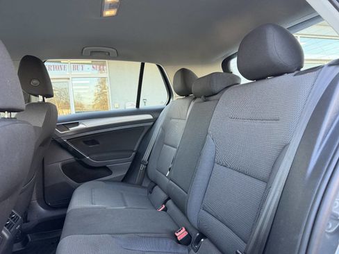 Used 2017 Volkswagen Golf S image 22