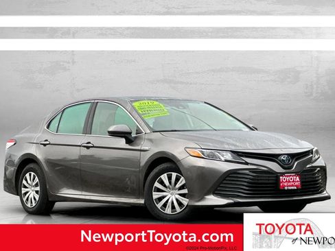 Used 2019 Toyota Camry LE image 1