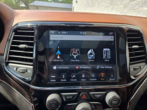 Used 2019 Jeep Grand Cherokee Summit AWD/4WD image 26