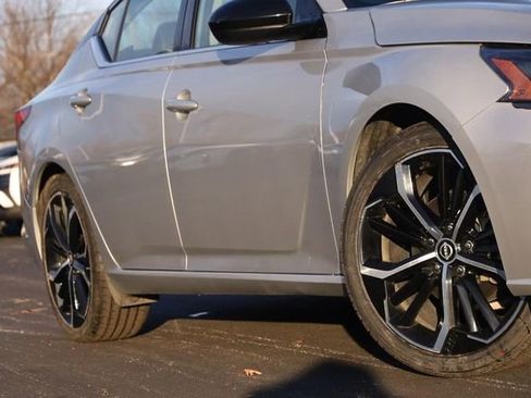 Certified 2024 Nissan Altima 2.5 SR image 3