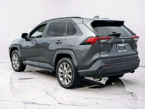 Used 2020 Toyota RAV4 XLE Premium FWD image 3