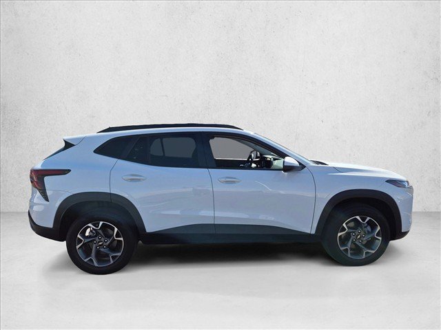 Used 2025 Chevrolet Trax LT w/ Driver Confidence Package FWD image 4