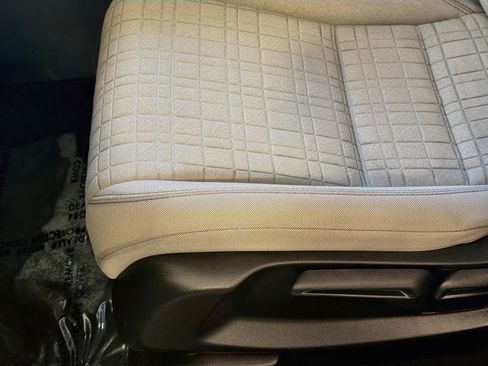 Used 2025 Honda HR-V LX image 17