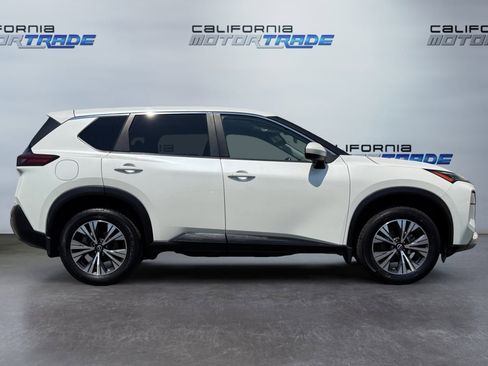 Used 2023 Nissan Rogue SV image 4