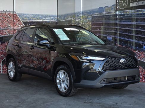 Certified 2024 Toyota Corolla Cross LE image 1