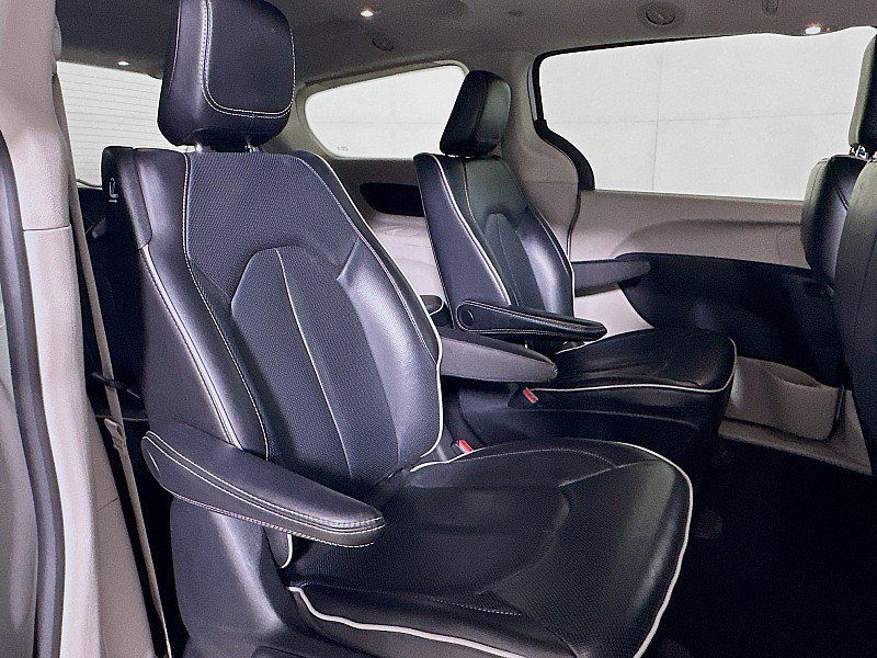 Used 2023 Chrysler Pacifica Limited FWD image 29