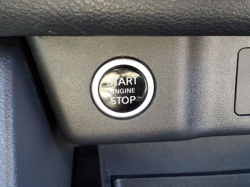 Used 2022 Nissan Rogue S image 26