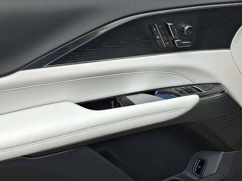 Certified 2024 Cadillac Lyriq Luxury AWD/4WD image 11