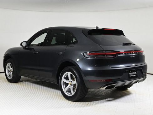 Certified 2021 Porsche Macan image 3