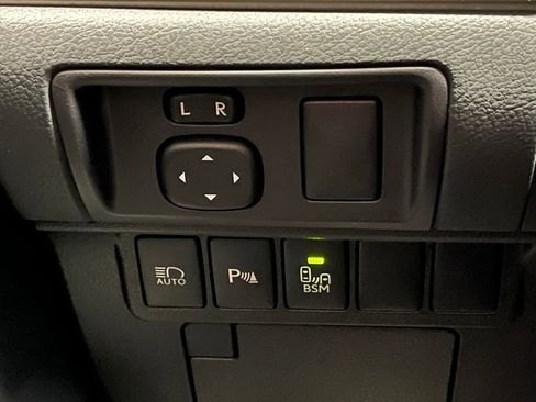 Used 2018 Lexus ES 350 w/ Luxury Package w/Wood Trim image 14