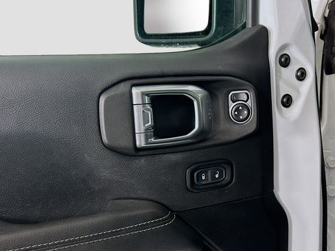 Used 2023 Jeep Wrangler Unlimited Sahara AWD/4WD image 15