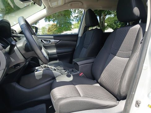 Used 2019 Nissan Rogue SV FWD image 19