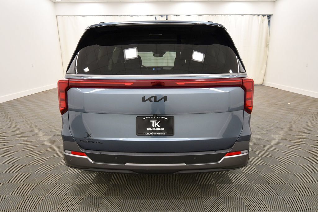 Certified 2026 Kia Carnival SX w/ SX Dark Edition Package FWD image 6