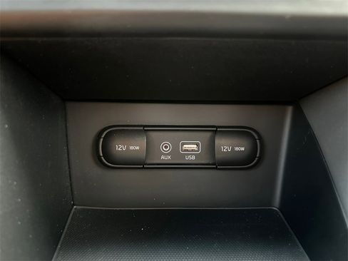Used 2018 Kia Niro LX image 22