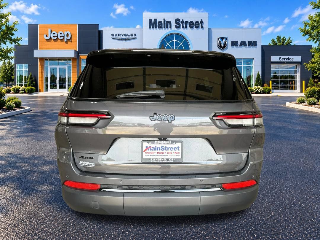 Used 2024 Jeep Grand Cherokee L Laredo AWD/4WD image 4
